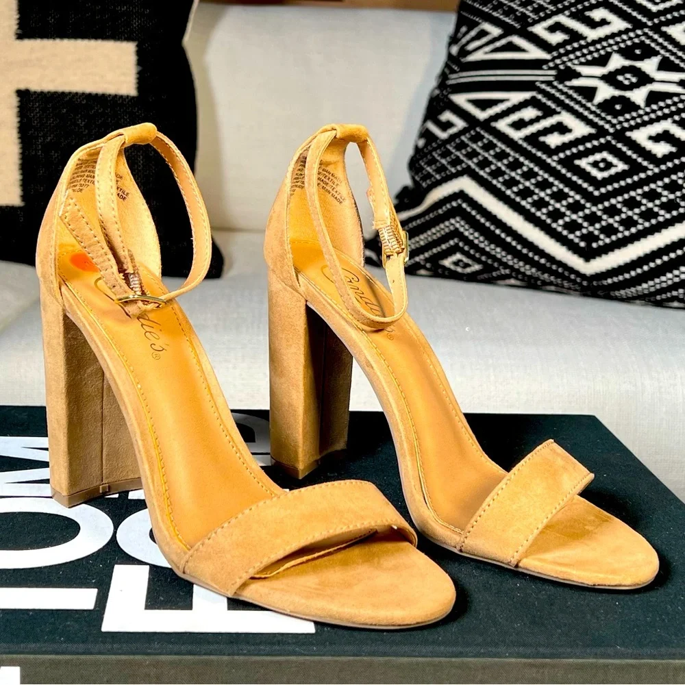 Women’s Candy Platform Heel Beige Suede Sandal Size 7 - Picture 3 of 9